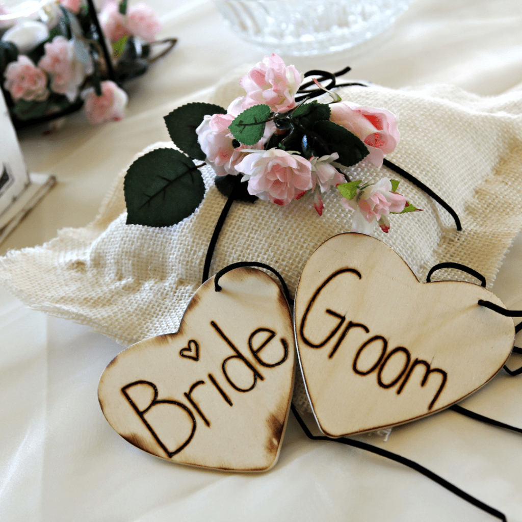 This image has an empty alt attribute; its file name is facebook-post-services-14-1.png